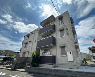 【外観】 | ペットOK♪小田急多摩線「栗平」駅まで徒歩5分☆コンビニやスーパー、郵便局も近くて便利な立地の3階建てアパートです♪