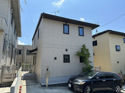 【外観】 | 千代ヶ丘3丁目戸建A棟 | ペット＆ピアノOK♪人気の専用庭付き一戸建て☆小田急線「新百合ヶ丘」駅まで徒歩圏内！駅前は商業施設が充実しています◎