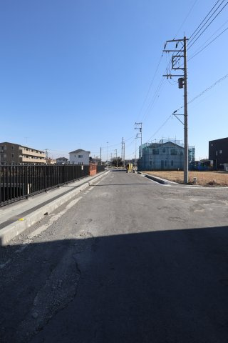 鴻巣市北新宿の売地の前面道路含む現地写真
