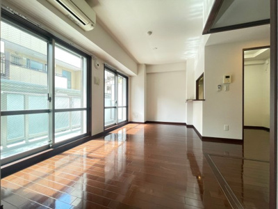 【居間・リビング】 | メゾンローリエ