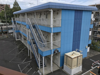 【外観】 | 小田急線「鶴川」駅より徒歩7分！スーパーや飲食店が近くて便利な立地の3階建てアパートです♪