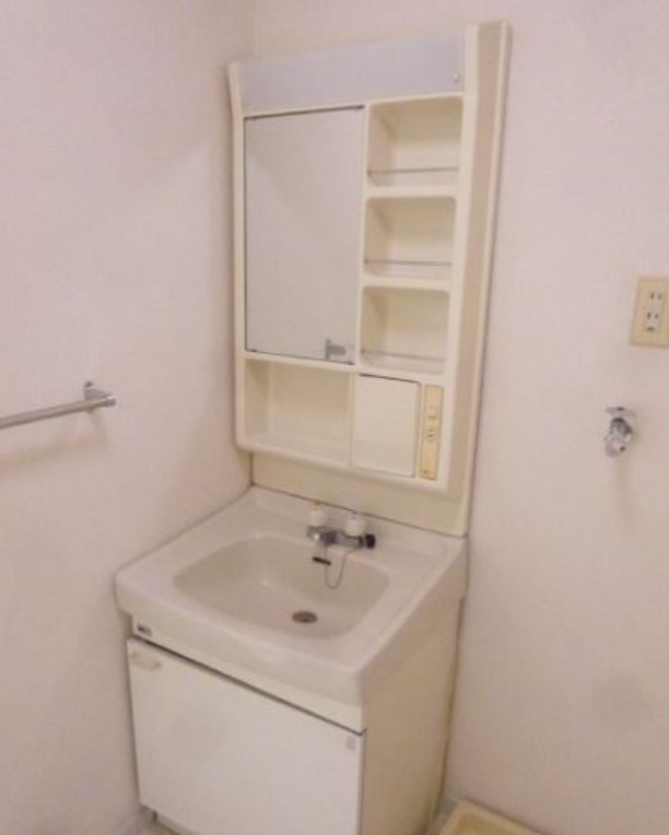 ピアザ５の洗面所|スペースが確保できる洗面所です