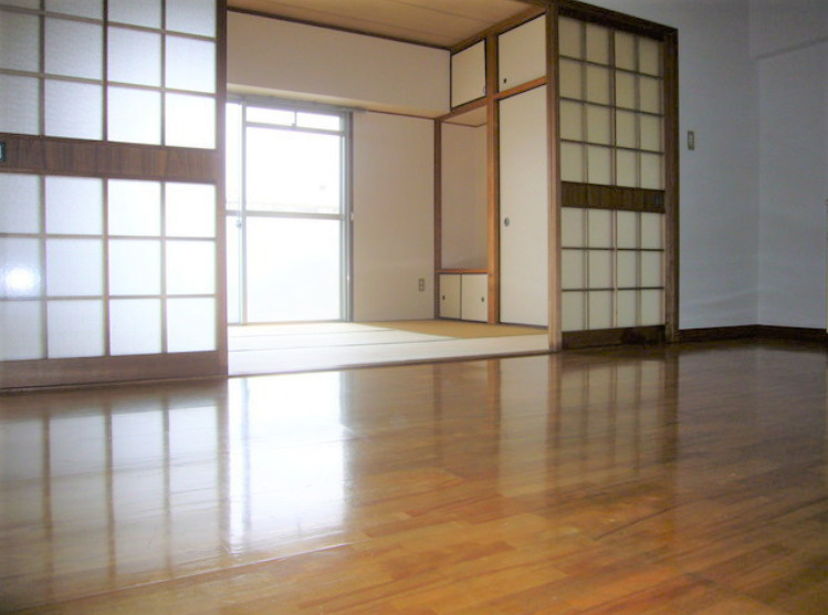 南薫ハイツの居間・リビング|こちらの居間で趣味の時間をお楽しみください
