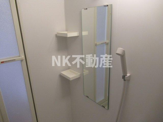 【浴室】 | M'プラザ小阪駅前（河内小阪賃貸） | お風呂に鏡があります