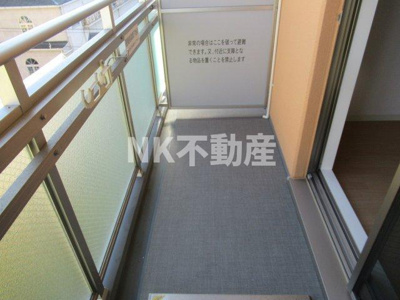 【バルコニー】 | M'プラザ小阪駅前（河内小阪賃貸） | 外からの目が気にならないバルコニーで洗濯物が干せます