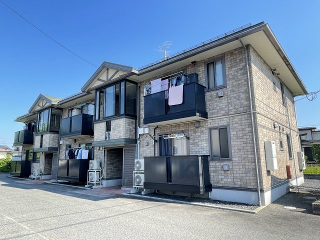 グローリー・モアの外観