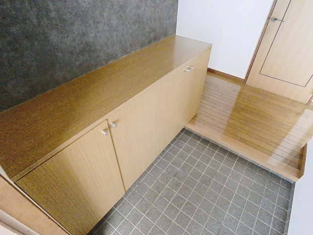 山形共立東原マンションの玄関