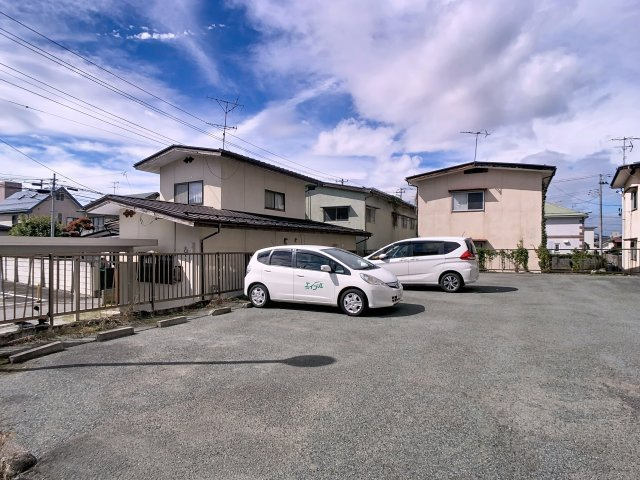 山形共立東原マンションの駐車場