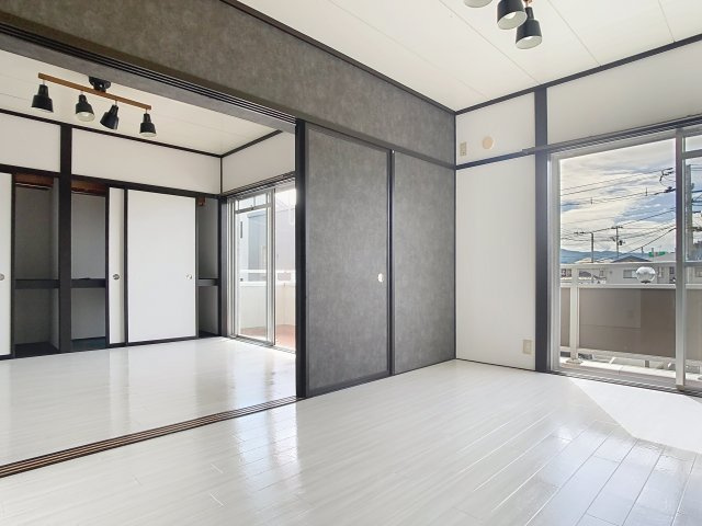 山形共立東原マンションの居間・リビング