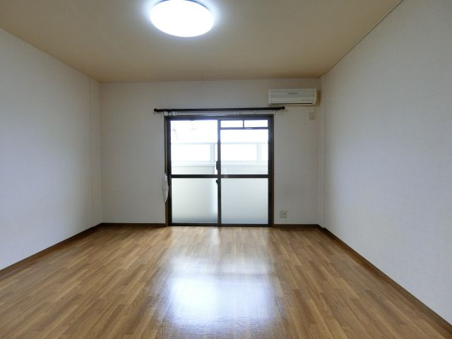 ペドラーム帝塚の洋室