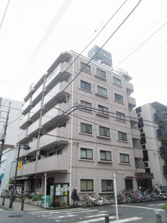 【外観】 | 上層階・角部屋につき陽当り・通風良好。廊下側も人通りが少なくプライバシーを保てます。