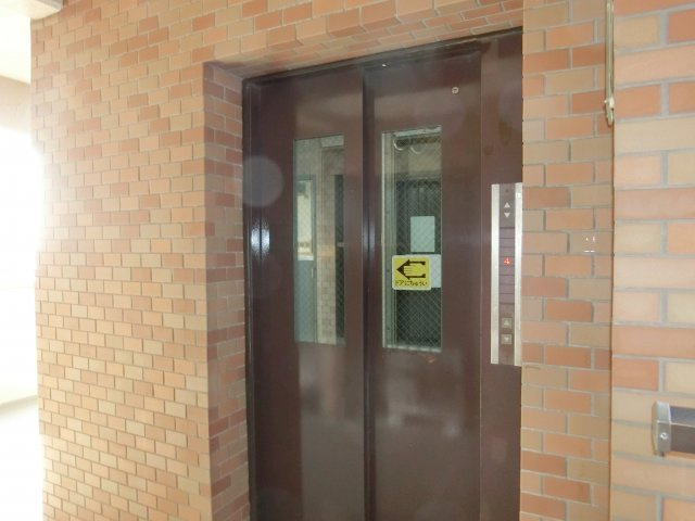 ライオンズマンション京成大久保　習志野市本大久保５丁目　東南角住戸　専用庭付のその他共用部分|エレベーターあります。