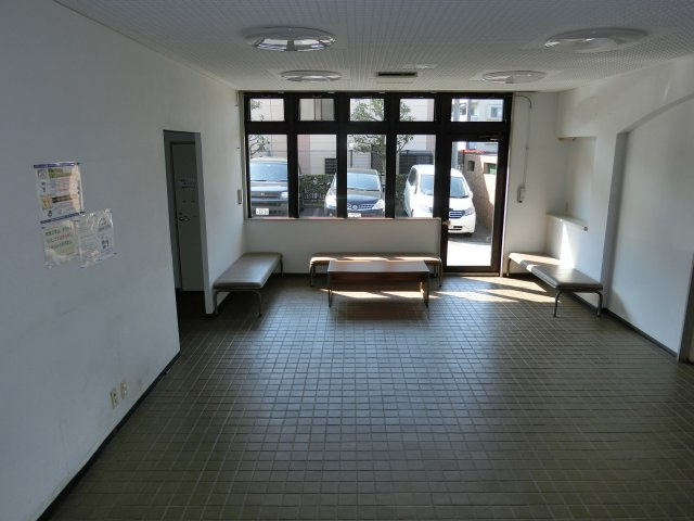 ライオンズマンション京成大久保　習志野市本大久保５丁目　東南角住戸　専用庭付のエントランス