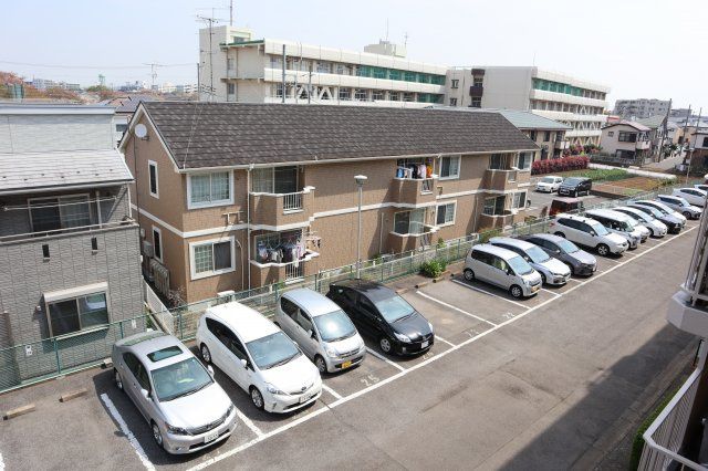 薬円台芙蓉ハイツ３Ｆ　船橋市七林町　中古マンション　南向き住戸の駐車場