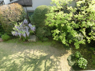 【周辺】 | 緑豊かな窓からの眺望。　（※参考写真）