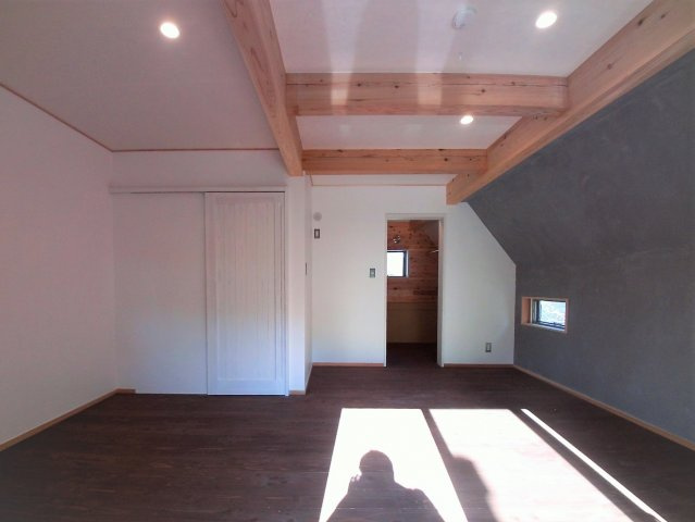 【寝室】 | 小石川三丁目戸建て（小石川3-6-6） | 9.5帖マスターベッドルーム【小石川三丁目戸建て】