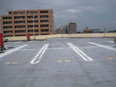 【外観】 | コモディイイダ屋上駐車場