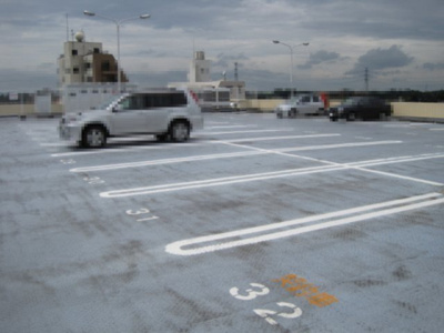 【外観】 | コモディイイダ屋上駐車場