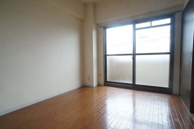 ユーロメゾン伊丹の洋室