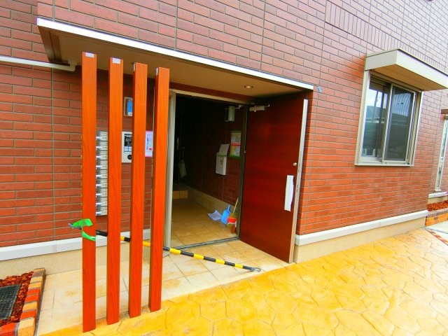 キャピタル自由ヶ丘のエントランス