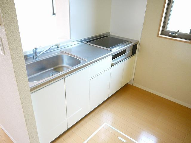 ハニー・コナのキッチン|コンパクトなキッチンで掃除もラクラク