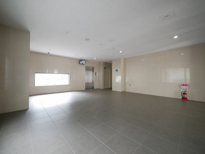 【ロビー】 | ナウヴィレッジ港 | ゆとりのあるロビーです