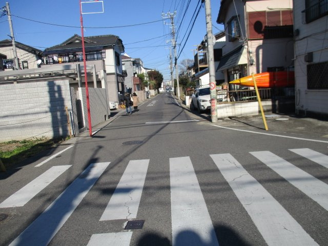 習志野市本大久保５丁目　土地　東南角地　建築条件なしの前面道路含む現地写真|前面道路含む現地写真です　東側約５．４ｍ公道