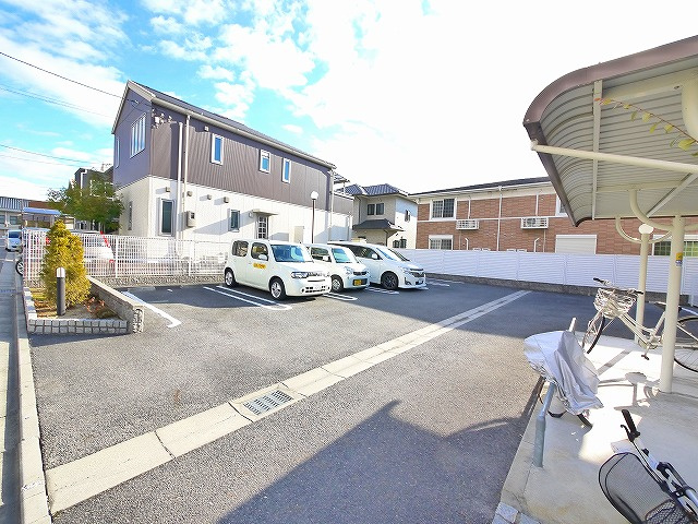 グランツⅡ（州見台）の駐車場|駐車場があるので、車を買う予定の方も安心です