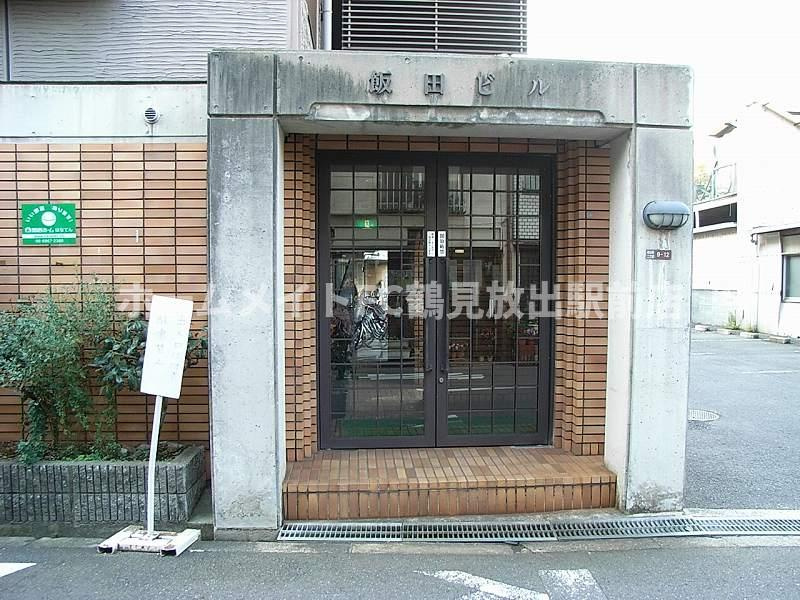 飯田ビルのエントランス