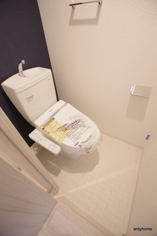 S-RESIDENCE阿波座WEST　仲介手数料無料のトイレ