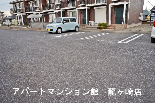 アイビースクエア四季の杜B棟の駐車場