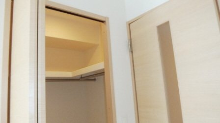 リブリ・千草の収納|ウォークインクローゼット上部