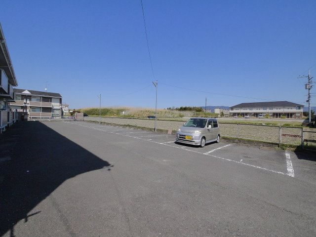 ルミエール１号館の駐車場|駐車場があります