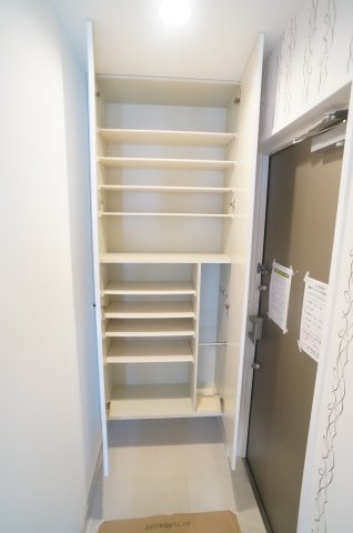 CRYSTA荒牧の玄関|参考、同建物・同間取りの号室
