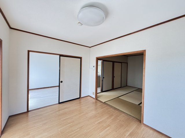 富谷マンションの洋室
