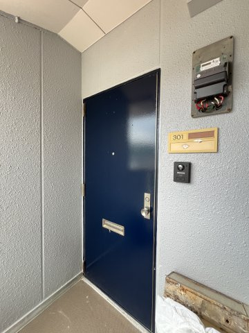 富谷マンションの玄関