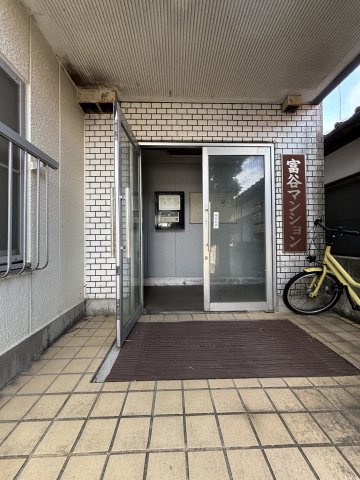 富谷マンションのエントランス