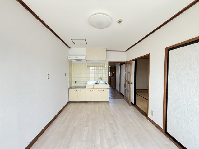 富谷マンションの居間・リビング