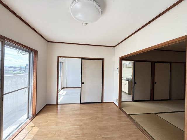 富谷マンションの洋室