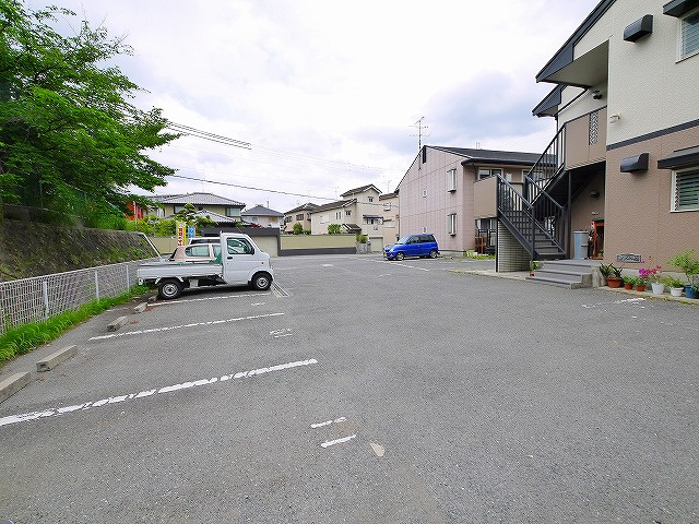 ルミエール　A棟（六条）の駐車場