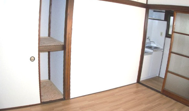 足立区足立４丁目のアパートの収納