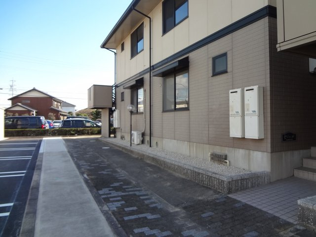 パークビレッジAのエントランス|通路