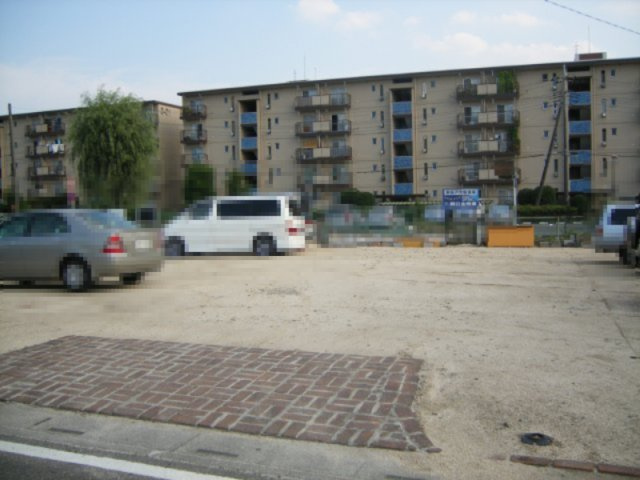 東坂戸光駐車場