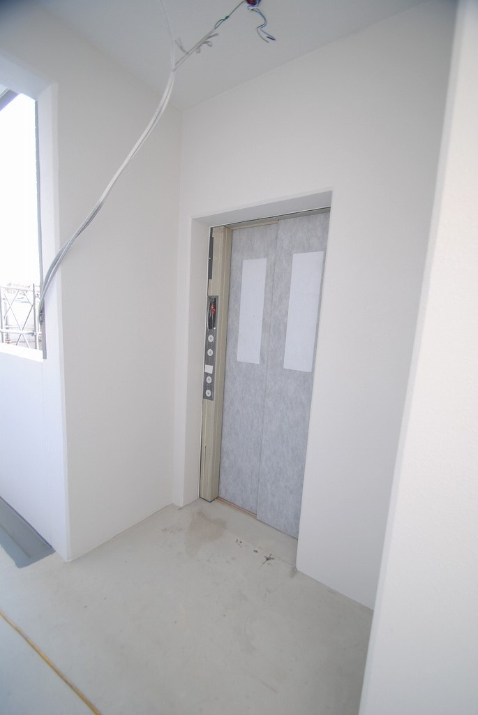 アーバンコート中央町のその他共用部分|エレリーダーシステム！自動でカゴが下りてきてくれます♪