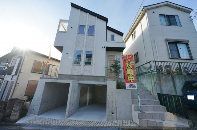 価格変更！保土ヶ谷駅徒歩９分！スマホリモートコントロール付♪カースペース２台♪月見台新築戸建ての外観