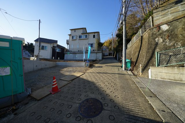 保土ヶ谷区 月見台新築戸建て【成約】の前面道路含む現地写真