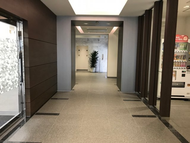 タキトミビルのエントランス