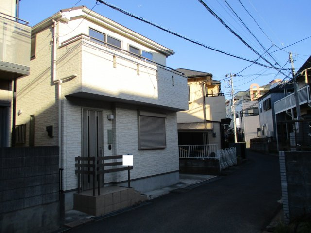 八千代市萱田　中古戸建　平成２６年築の築浅戸建ての外観