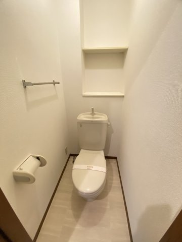 エタニティ相生のトイレ|棚付き