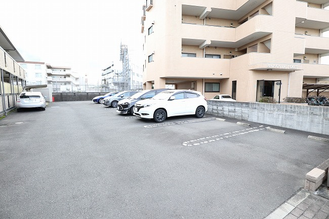 フローラモナリエの駐車場